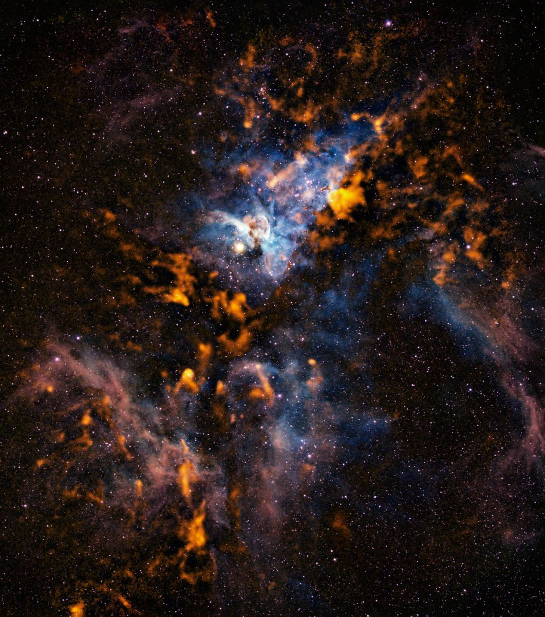 Amazing Photos of a Colorful Cosmic Cloud