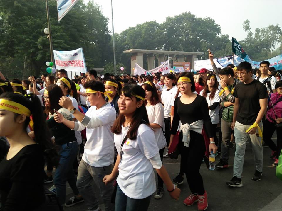 Thousands joins Hanoi Run for Children 2016