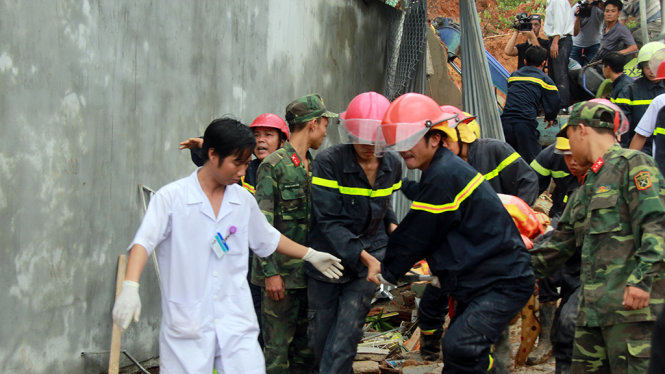 At least 4 people killed by landslide in Nha Trang