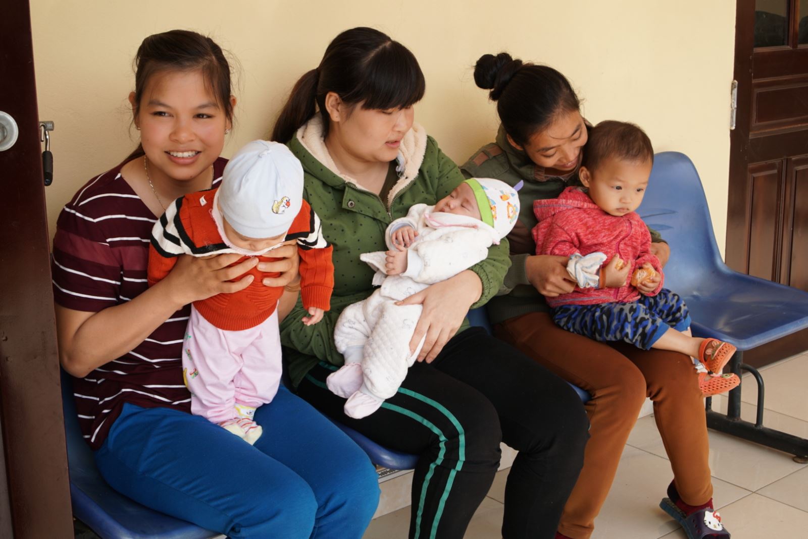 Non-governmental aid contributes to improve economic and social life in Hoa Binh