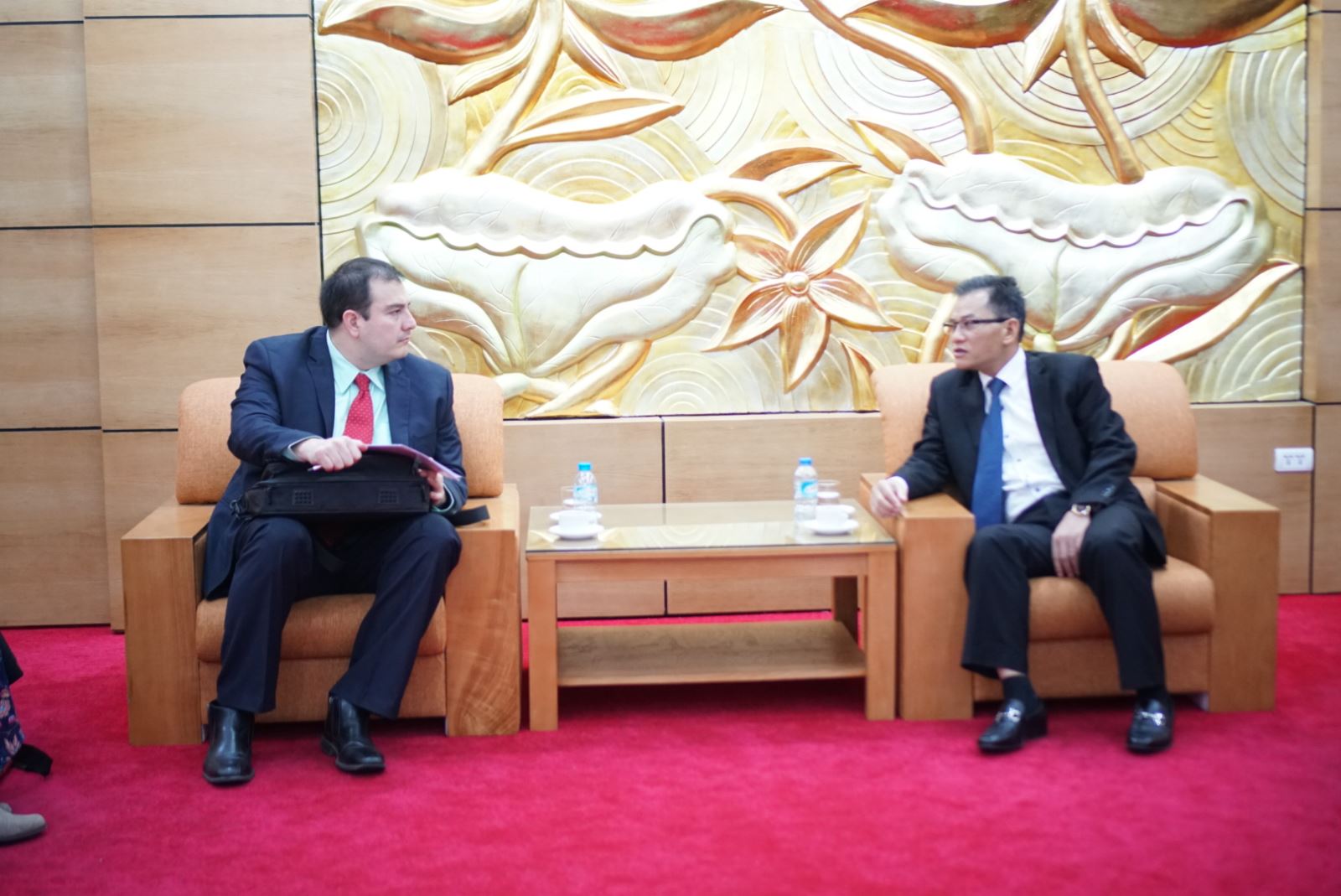 El Salvador interested in educational exchange with Vietnam