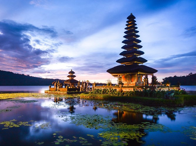 exhibition promoting indonesias tourism opens in hanoi