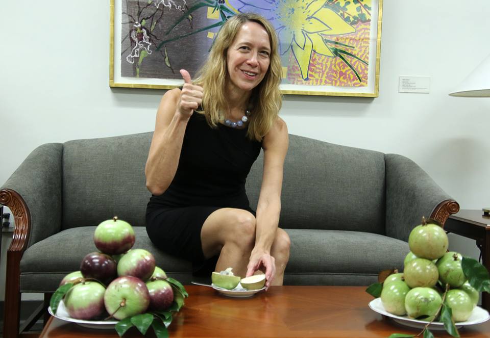 US Consul General bewitched Vietnam star apple