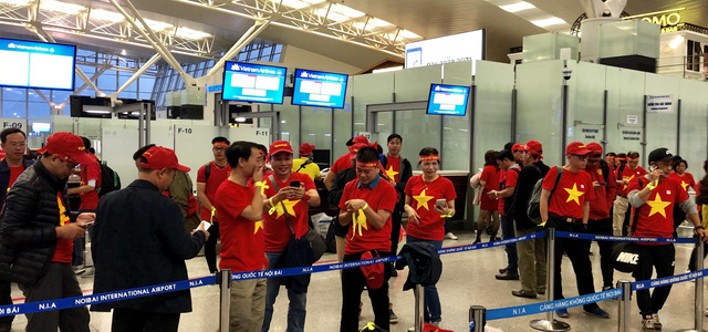 Thousands of Vietnamese fans fly to Malaysia for AFF first-leg final
