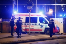 4 dead in strasbourg christmas market shooting gunman on the run