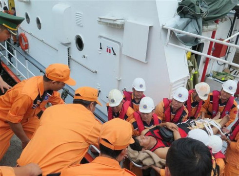 Wounded foreign sailors rescued