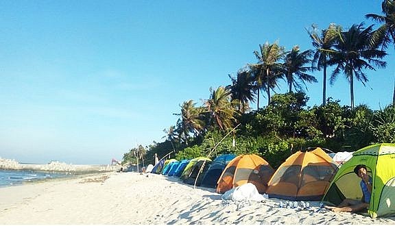 A camping homestay at Dao Be, Ly Son. Photo: Foody