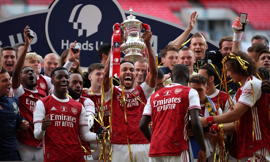 Arsenal’s-two-goal-hero-Pierre-Emerick-Aubameyang-lifts-the-FA-Cup-at-Wembley.-Photograph:-Adam-Davy/AFP/Getty-Images