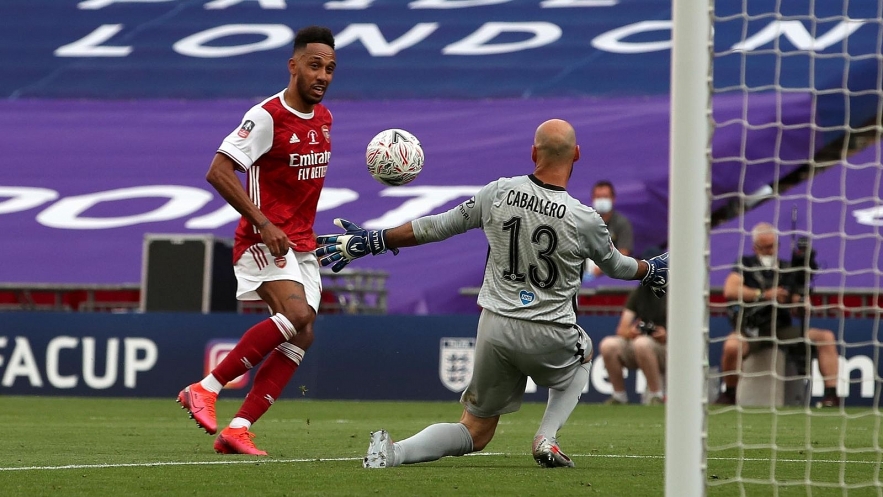 Aubameyang-scores-his-side's-second-goal-of-the-game-during-the-Heads-Up-FA-Cup-final